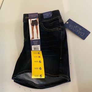 Dakota Blue Soft Stretch Casual Fit Mid Rise Shorts